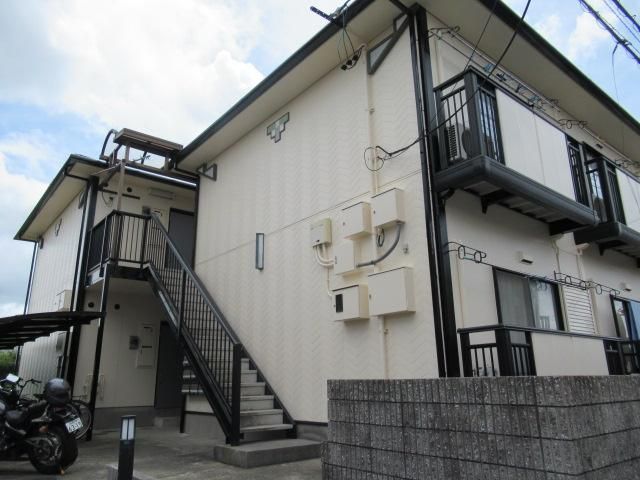 清須市一場のアパートの建物外観