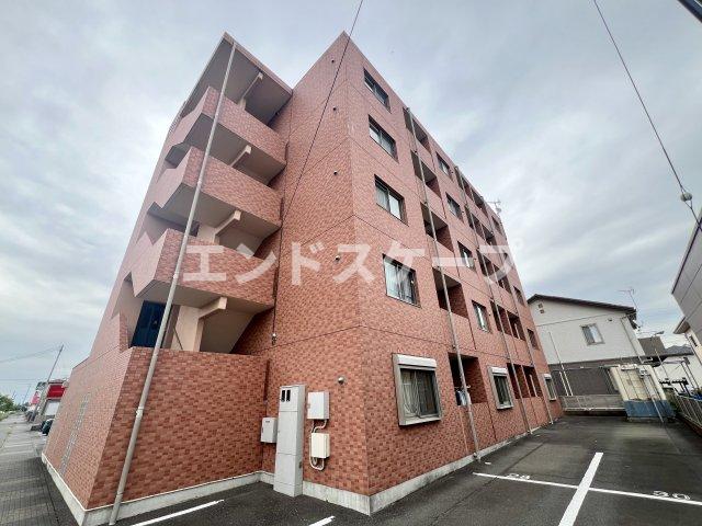 【高崎市新保町のマンションの建物外観】