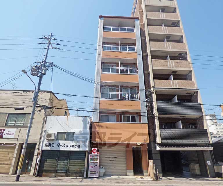 京都市上京区元伊佐町のマンションの建物外観