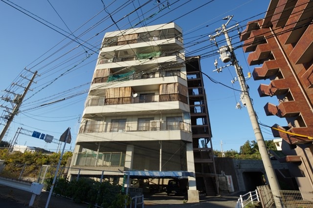 下関市長府三島町のマンションの建物外観