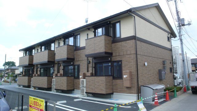 建物外観　南向きで日当たり良好　インターネット無料