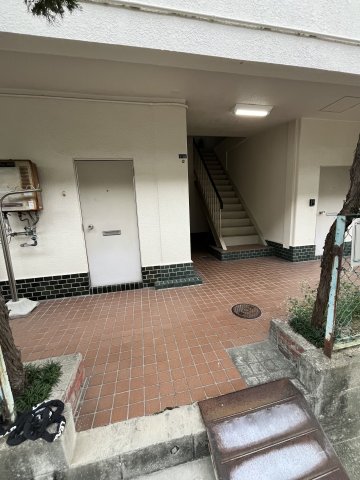 【豊中市大島町のマンションのエントランス】