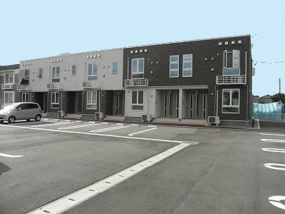 阿賀野市若葉町のアパートの建物外観