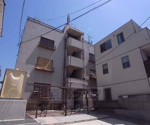 長岡マンションの建物外観