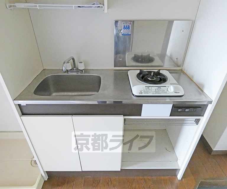 【京都市北区衣笠荒見町のマンションのキッチン】