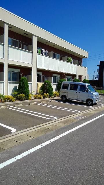 【ブライト・パークサイド　IIの駐車場】