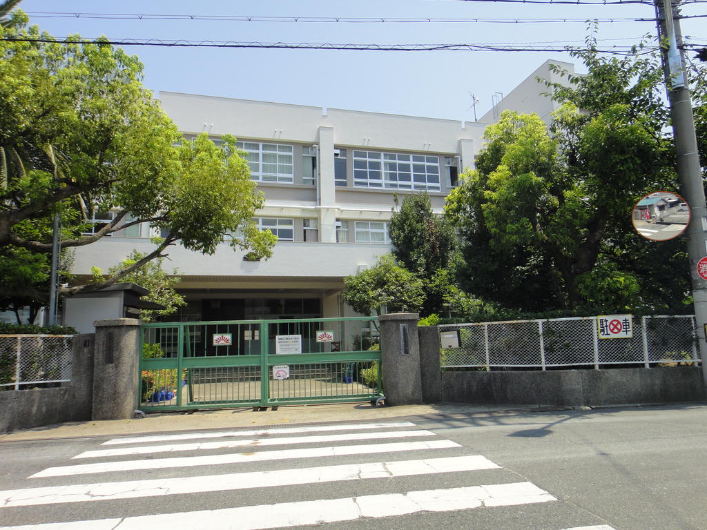 【フィルコート上町A棟B棟の小学校】