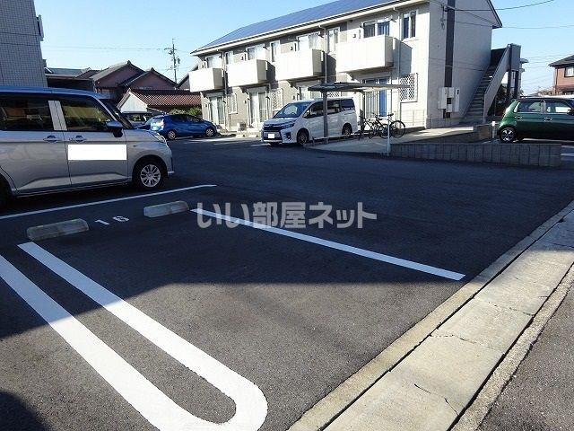 【カーサフェリス　B棟の駐車場】