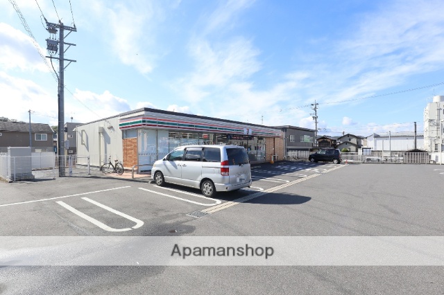 コンビニ　セブンイレブン（コンビニ）まで332m