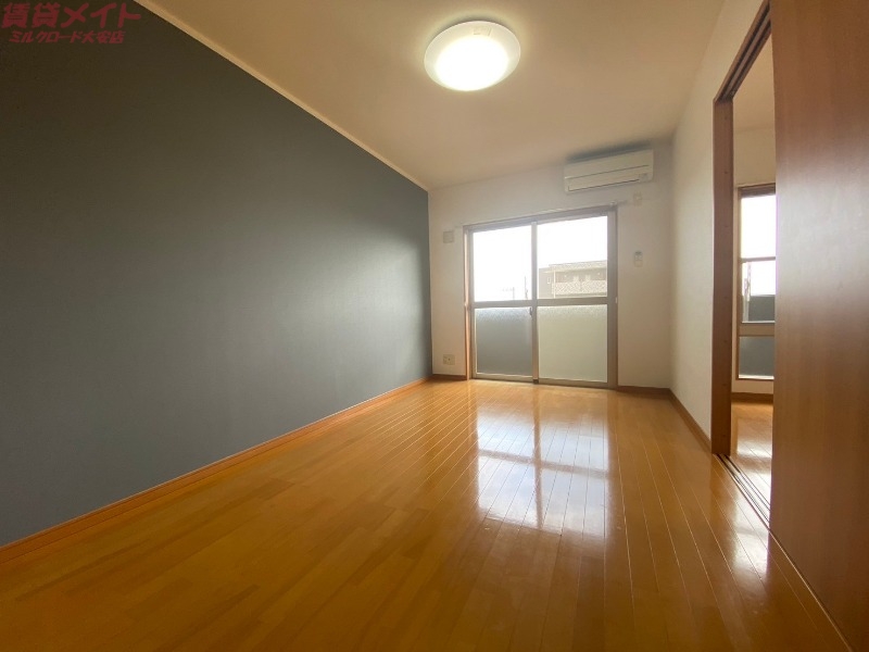 居室・リビング　別部屋参考写真です。