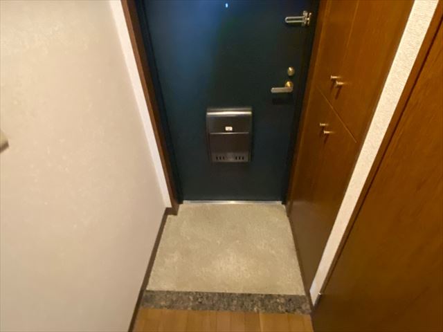 玄関　ラカーザアルバ