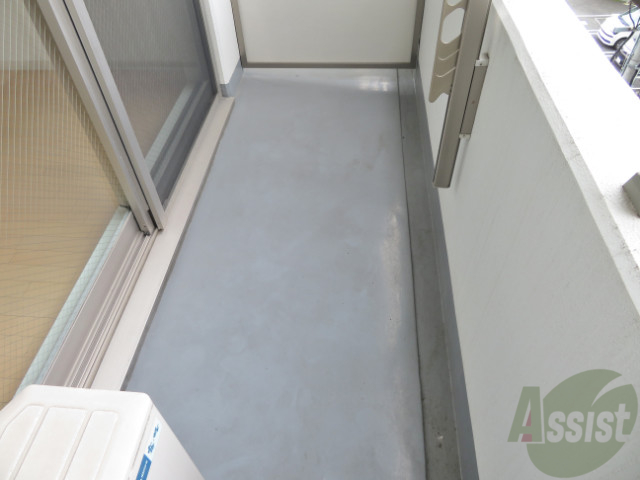 バルコニー　バルコニーは天気の良い日には洗濯物も良く乾きそうですね。