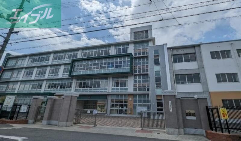 小学校　岡山市立鹿田小学校（小学校）まで554m