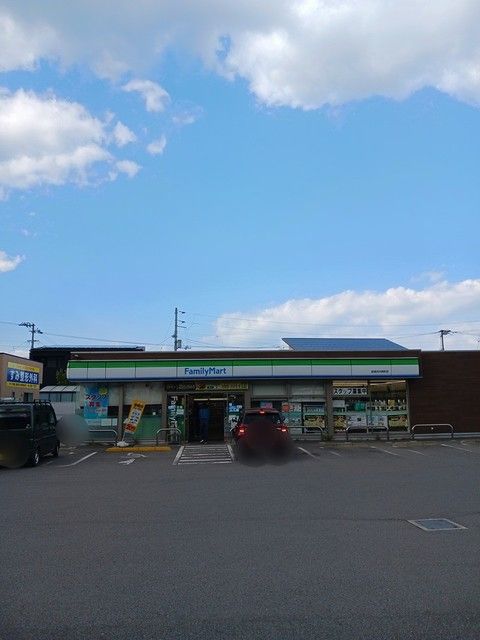 コンビニ　ファミリーマート新居浜中筋町店（コンビニ）まで700m