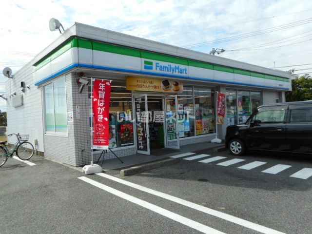 コンビニ　ファミリーマート岡崎井内店（コンビニ）まで526m