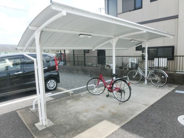 その他　屋根付き駐輪場です