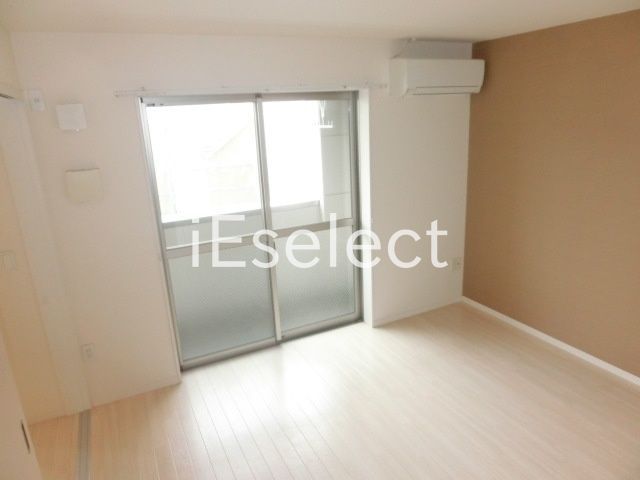 居室・リビング　アクセントクロスがお洒落ですね