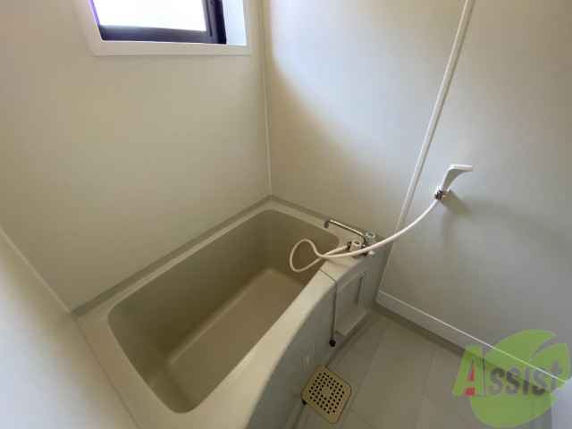 バス・シャワールーム　綺麗な浴室です。１日の疲れを癒すのに最適ですね。