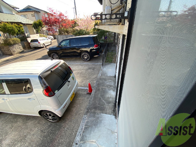 バルコニー　バルコニーはありませんが、外に洗濯物を干すことが出来ます。