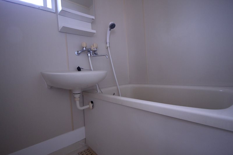 バス・シャワールーム　窓付きのお風呂