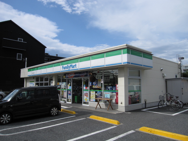コンビニ　ファミリーマート 上尾上町二丁目店（コンビニ）まで312m