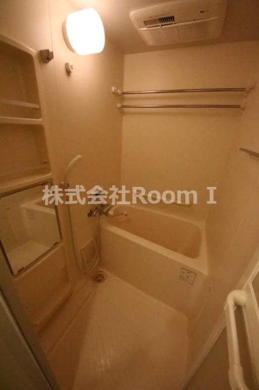 バス・シャワールーム　日々の暮らしに欠かせないお風呂です 反転