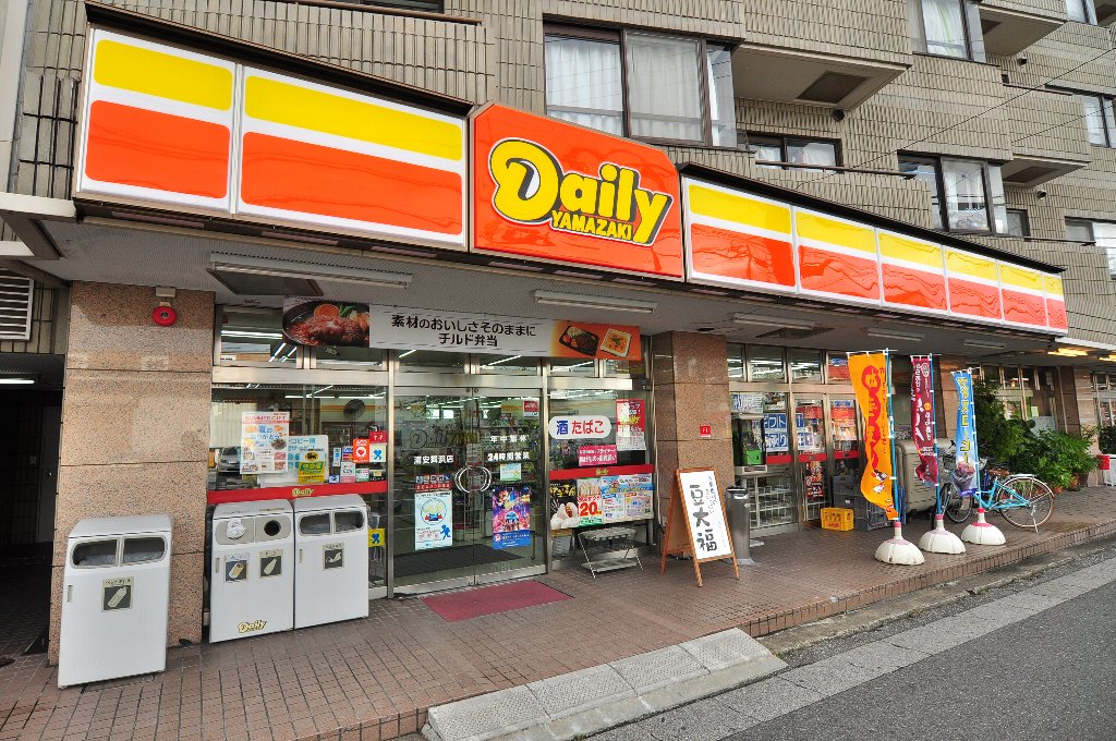 コンビニ　デイリーヤマザキ 浦安舞浜店（コンビニ）まで596m
