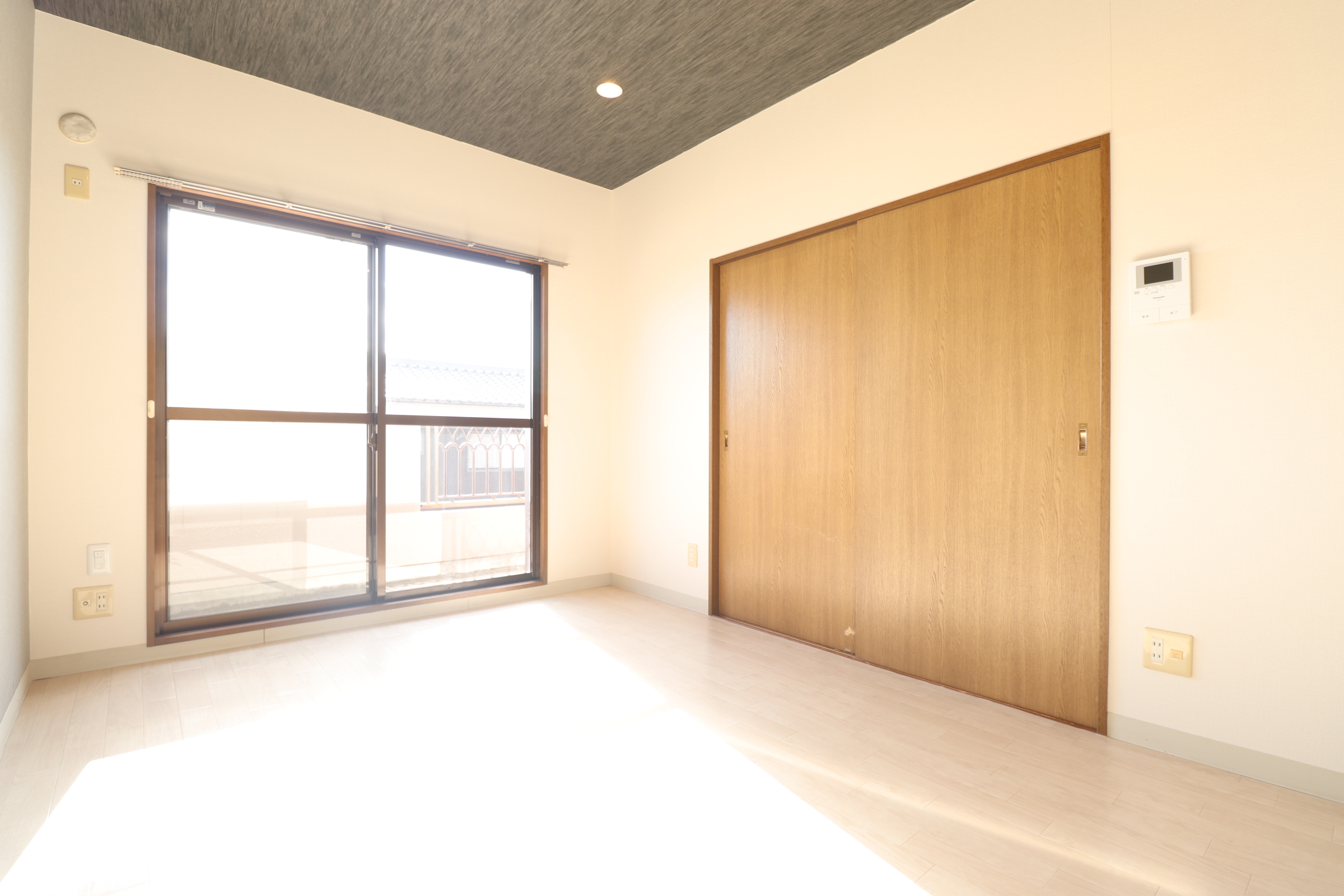 居室・リビング　日当たりの良いリビングです♪