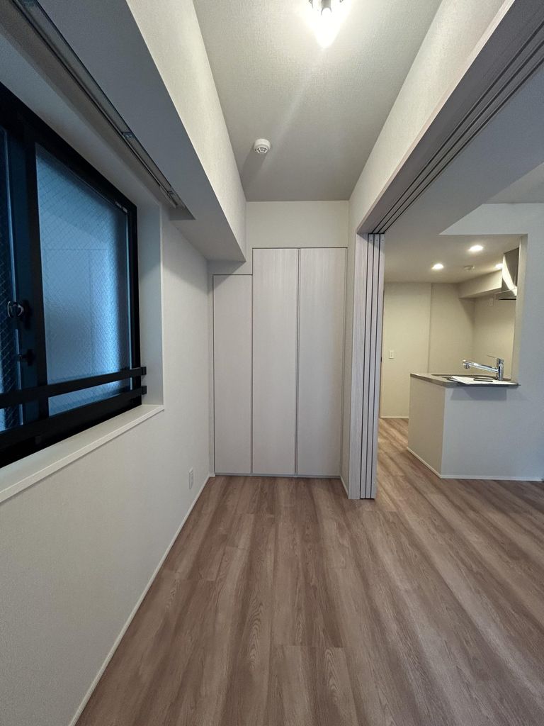 収納　洋室（電球は、撮影用に設置・撤去予定）