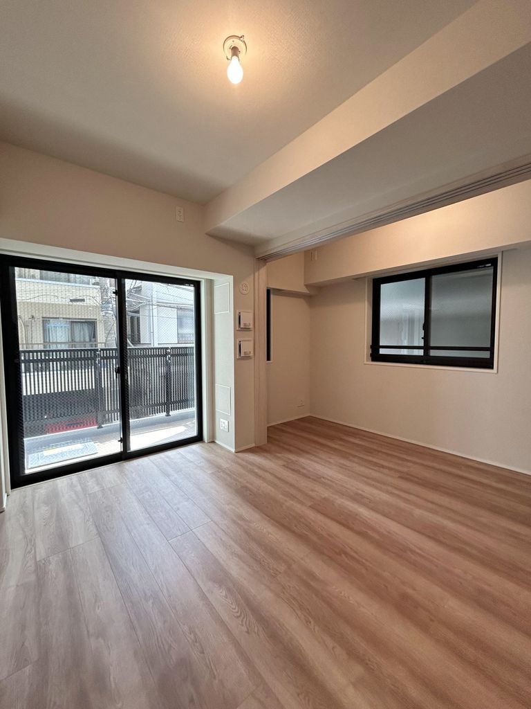 居室・リビング　LD（電球は、撮影用に設置・撤去予定）