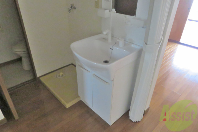 洗面設備　洗面台は独立しています。朝の身支度はこちらでどうぞ～