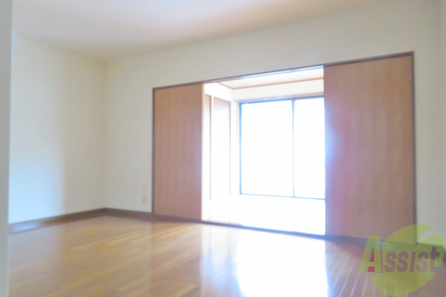 居室・リビング　リビングは陽当たり良く広々した空間ですよ～