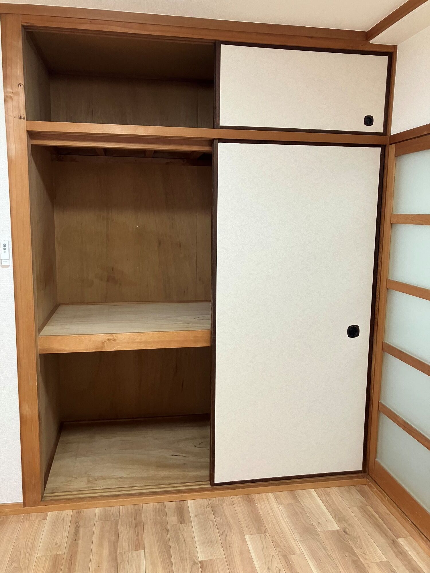 その他部屋・スペース　真ん中の部屋角度を変えて撮影してます。