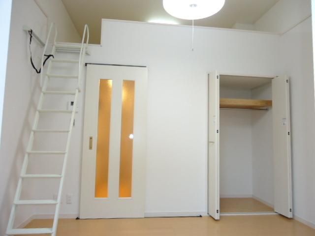 居室・リビング　☆お洒落な外観・内観の１Ｋ！設備・収納充実☆