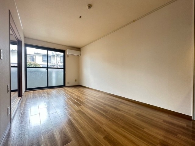 居室・リビング　※参考写真（１０６号室）