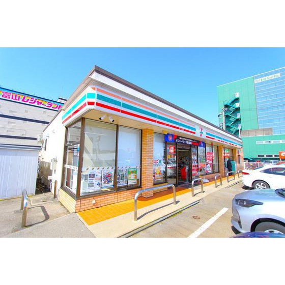 コンビニ　セブンイレブン富山掛尾店（コンビニ）まで469m