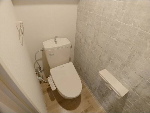 トイレ　嬉しいウォシュレット付きのトイレ！便座温かいですよ♪