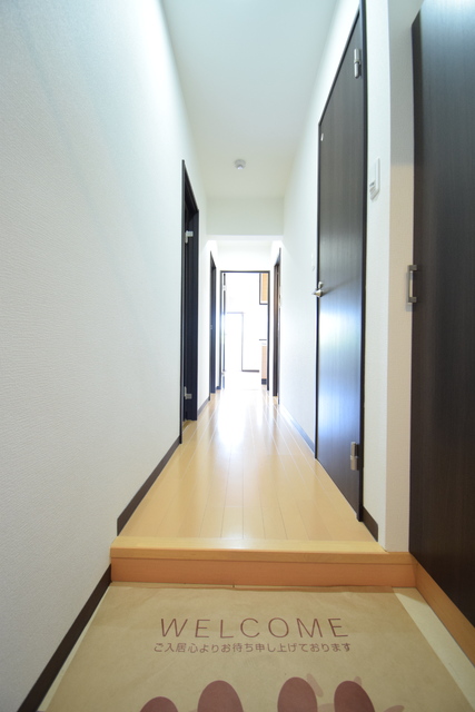 玄関　玄関から見える廊下です