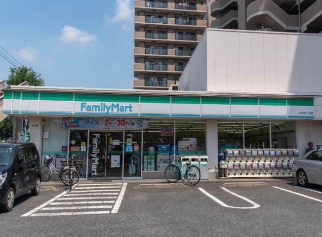 コンビニ　ファミリーマート（コンビニ）まで229m