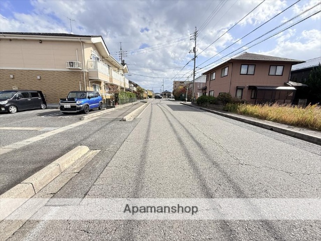 その他　前面道路（その他）まで0m