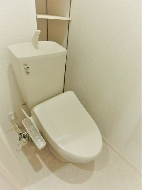 トイレ　嬉しい温水洗浄便座♪