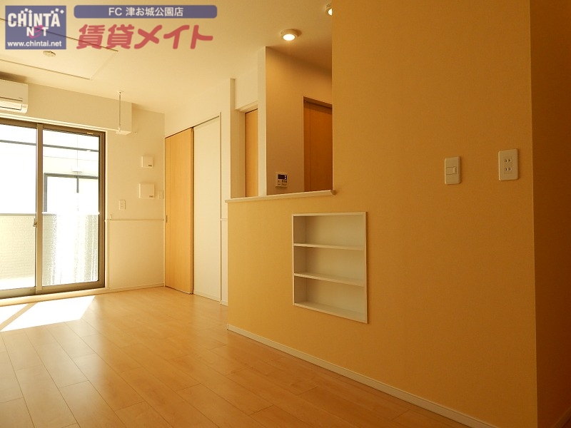 居室・リビング　同型反転タイプ画像