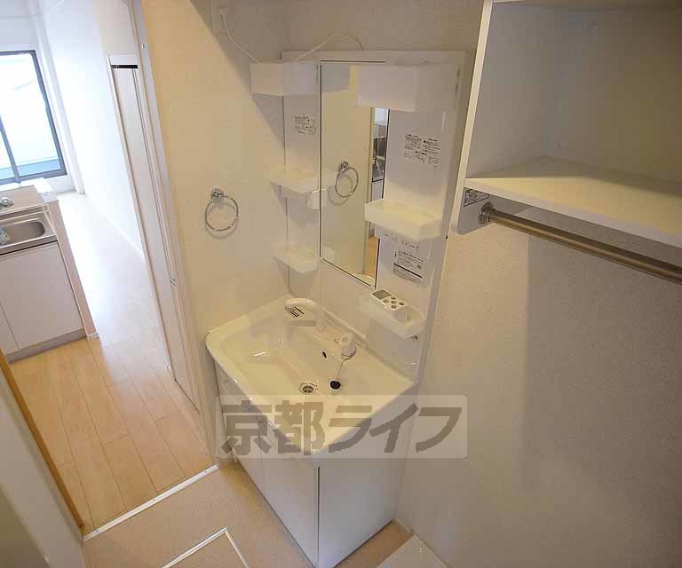 洗面設備　独立洗面台完備です。