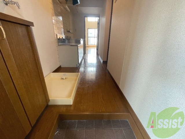 玄関　シンプルな玄関です。広さも問題なく立ち回れます。