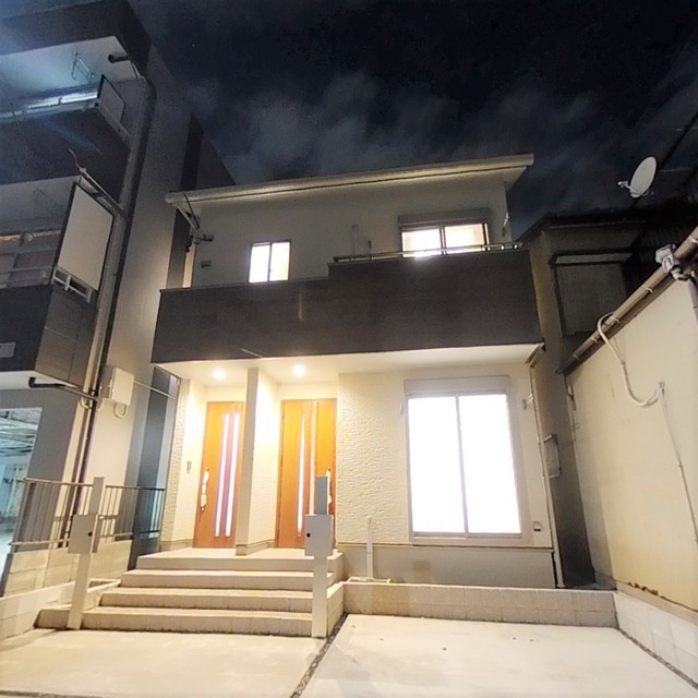 建物外観　建物外観（夜）