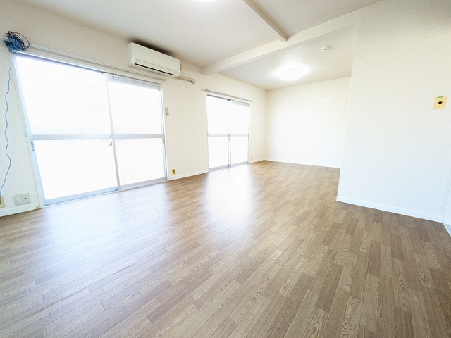 居室・リビング　明るい採光のお部屋となって居ｒます