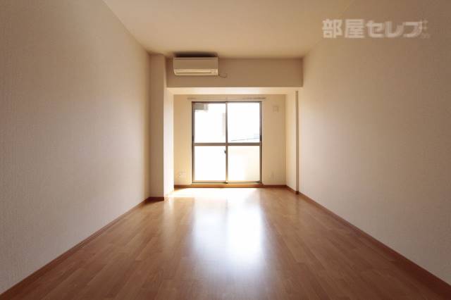 居室・リビング　※３０３号室室内参照