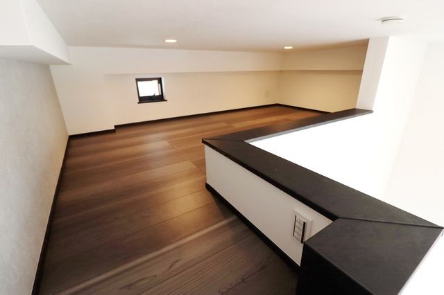 その他　★窓付きロフトで換気もバッチリ★