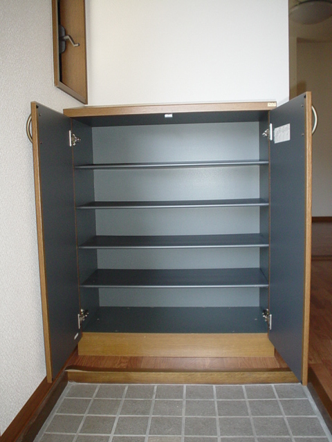 玄関　※同物件の他のお部屋の写真※