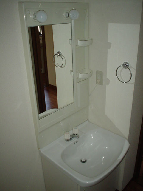 洗面設備　※同物件の他のお部屋の写真※